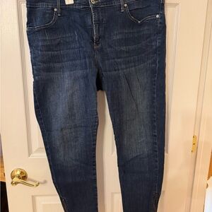 Levi's Blue Skinny Jeans with Classic Denim Style